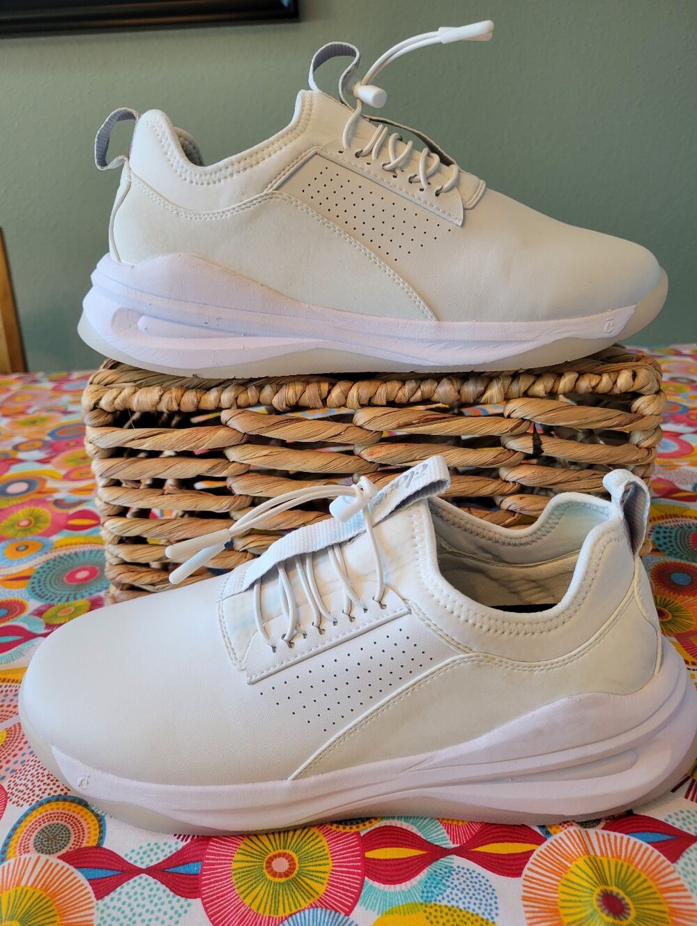 Clove Classic Brilliant White Sneakers Women's 10.5 Men's 9